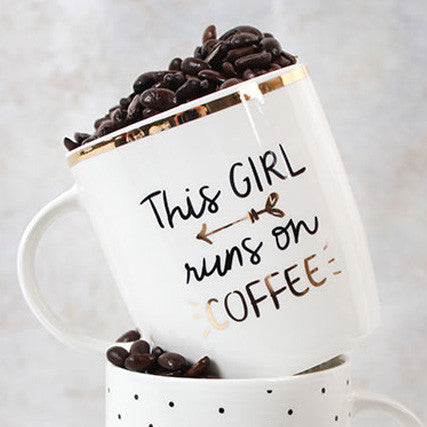 Tasse mug girl runs coffee cafe